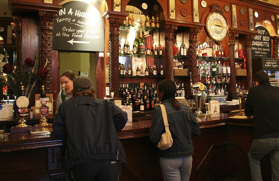 10 Essential Elements of Victorian Pub Renovation