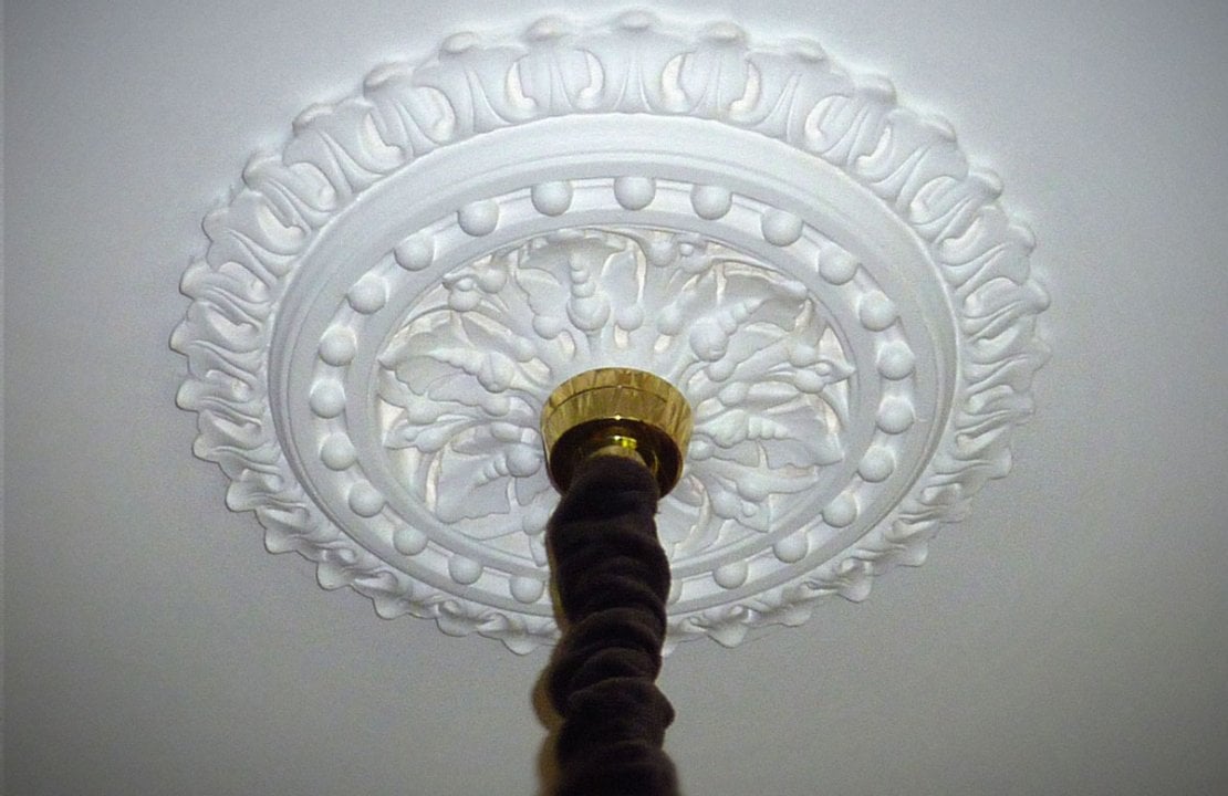 What’s the right size ceiling rose for my room?