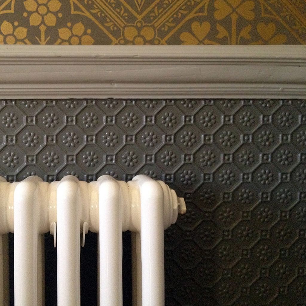 What’s the right type of wallpaper to use in a Victorian house? The