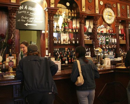 10 Essential Elements of Victorian Pub Renovation