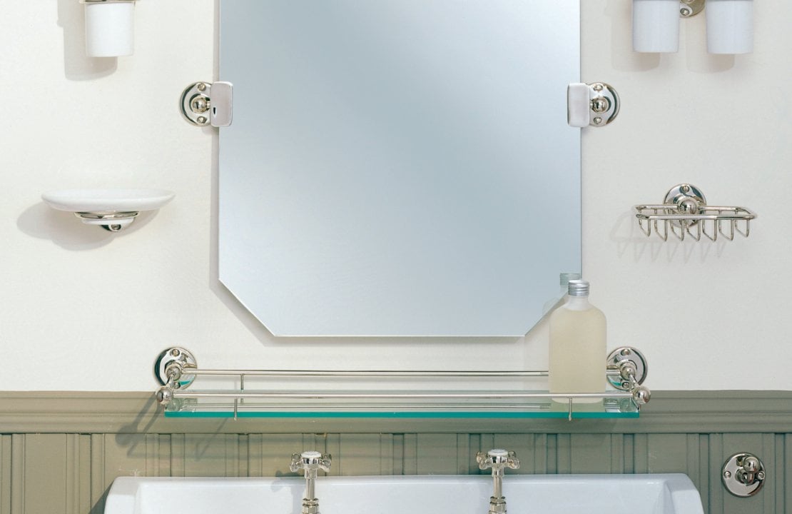 How to use bathroom shelves