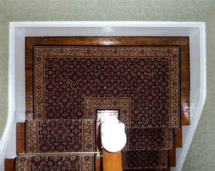 How To Install Stair Runner Carpets On Staircases with Turns