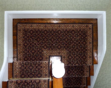How To Install Stair Runner Carpets On Staircases with Turns