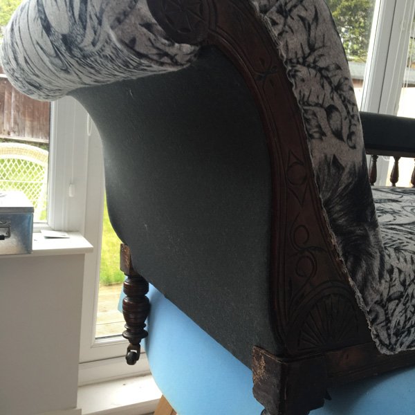 underneath of chaise longue