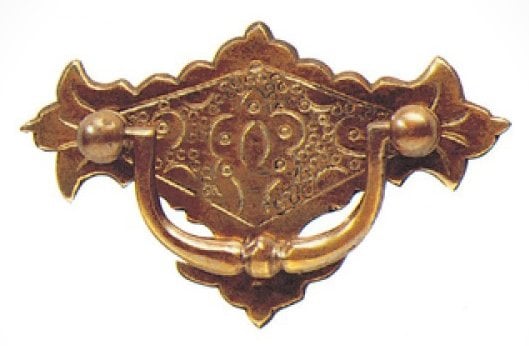 Engraved plate handle for antique furniture