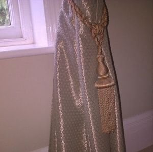 Curtain tie back