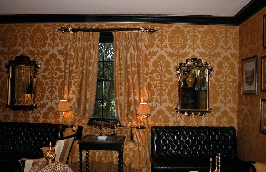 choosing victorian style wallpaper