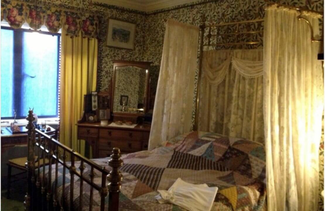 How to create a Victorian bedroom