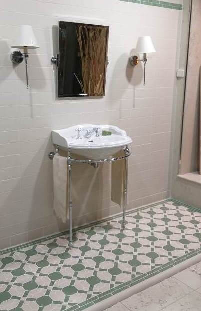 victorian bathroom with mosaic floor