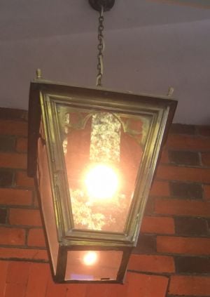 Porch chain lantern