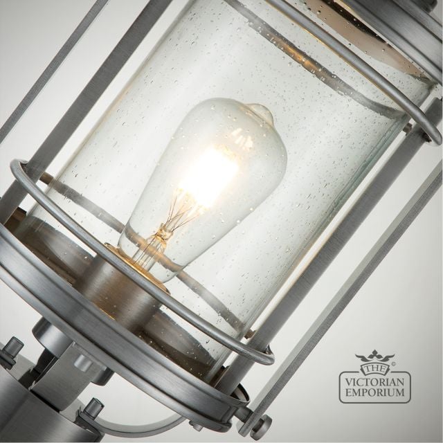 Booker Pedestal Lantern Qn Booker3 M Ia Detail2