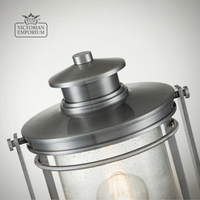 Booker Pedestal Lantern Qn Booker3 M Ia Detail3