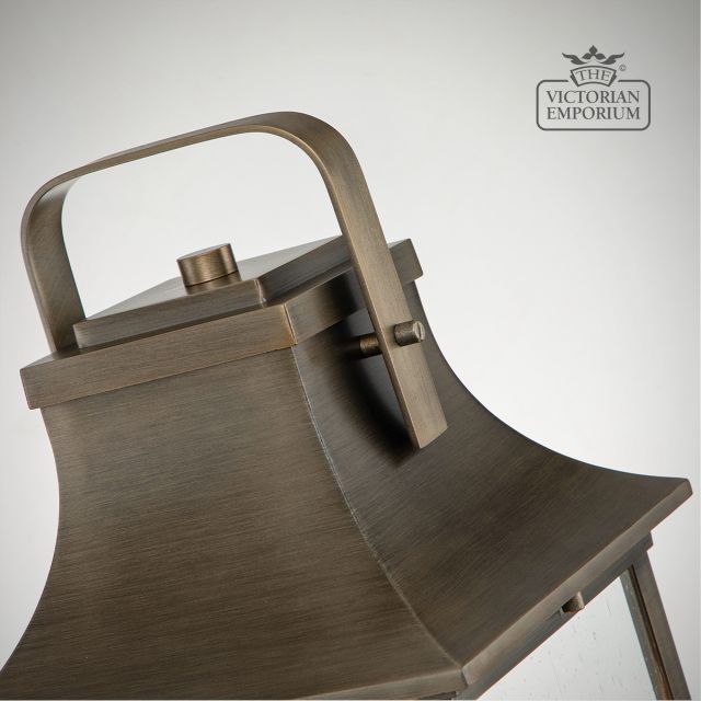 Grant Pedestal Lantern Qn Grant3 L Bu Detail1