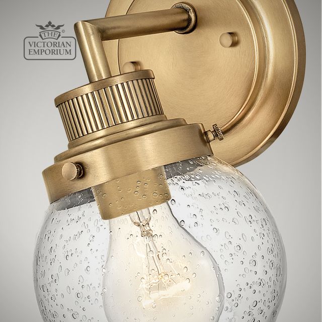 Poppy Single Bathroom Wall Light In Heritage Brass Qn Poppy1 Hb Bath Detail2