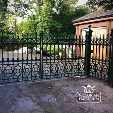 Gate Castiron Driveway Pedestrian Railings Stewart Dumfries Collectiont Traditional Victorian Old Classical Stewart Insitu 2