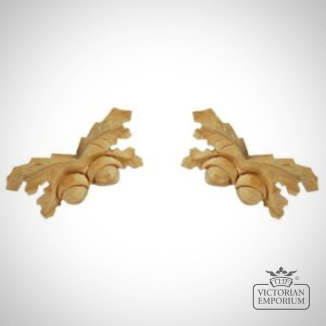Small Pair of Oak Leaves with 2 Acorns