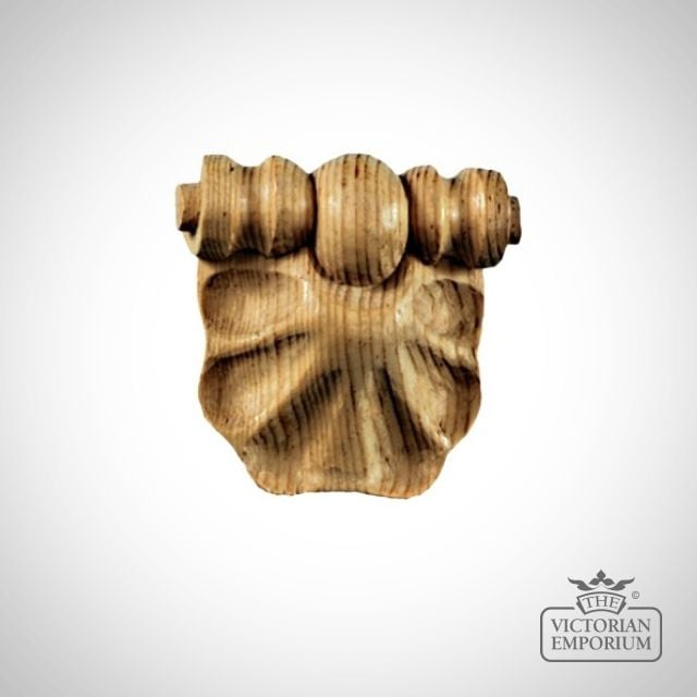 Medium Scalloped Fan with Scroll