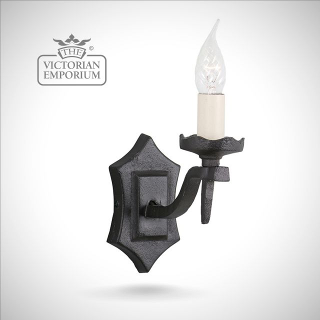 Rectory single wall sconce with scallopped fitting