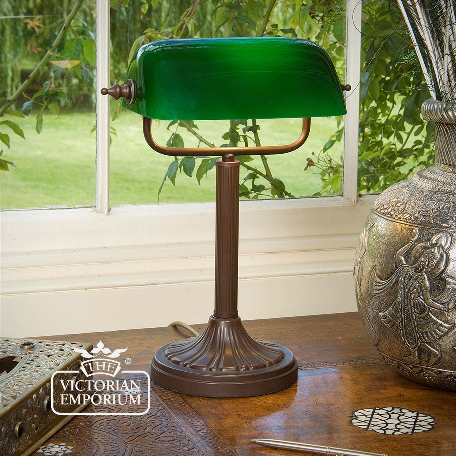 Glavni Bankers Table Lamp Hallandhay, Vintage Green Shade Desk Lamp