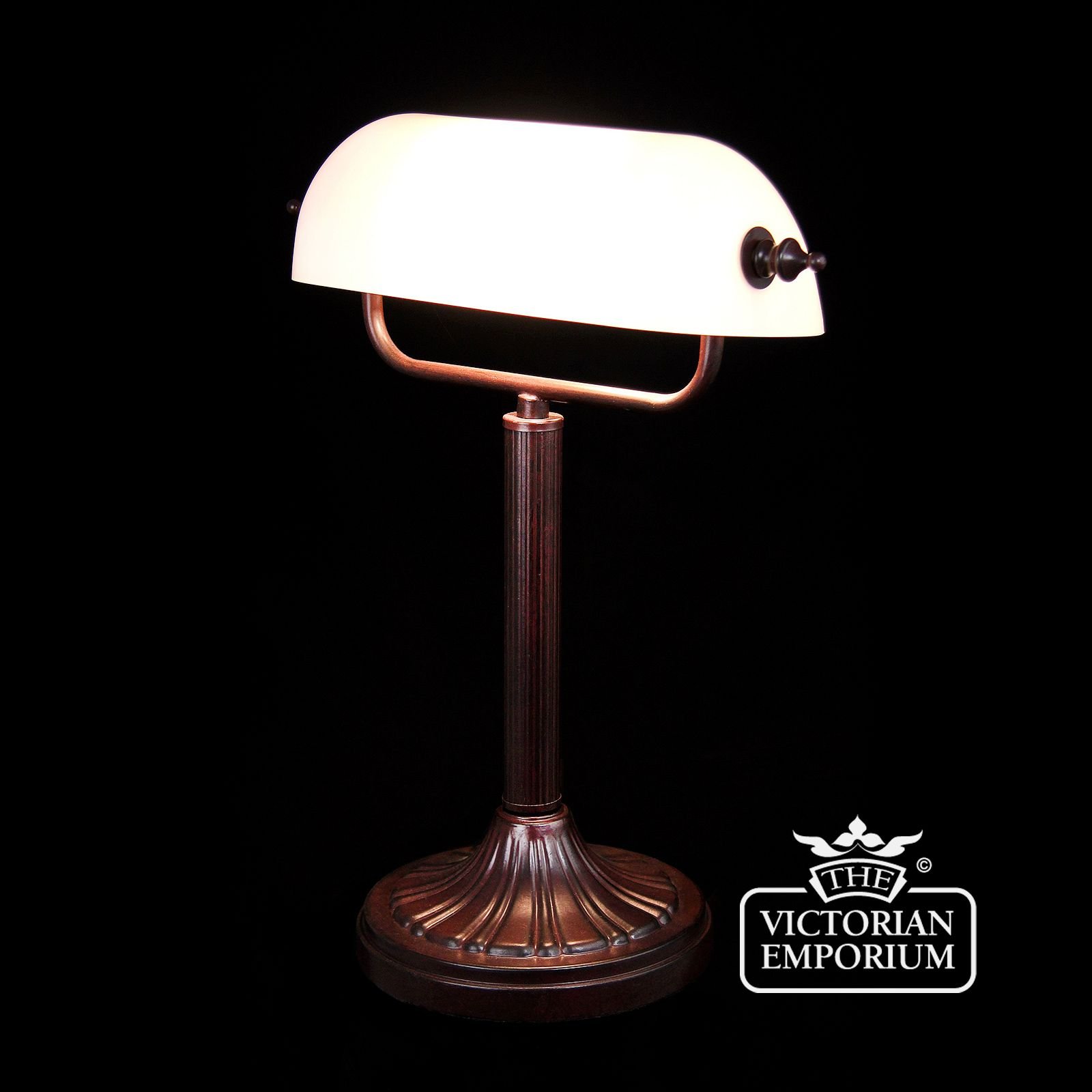 The green desk lamp that appears in every movie - The Bankers Lamp