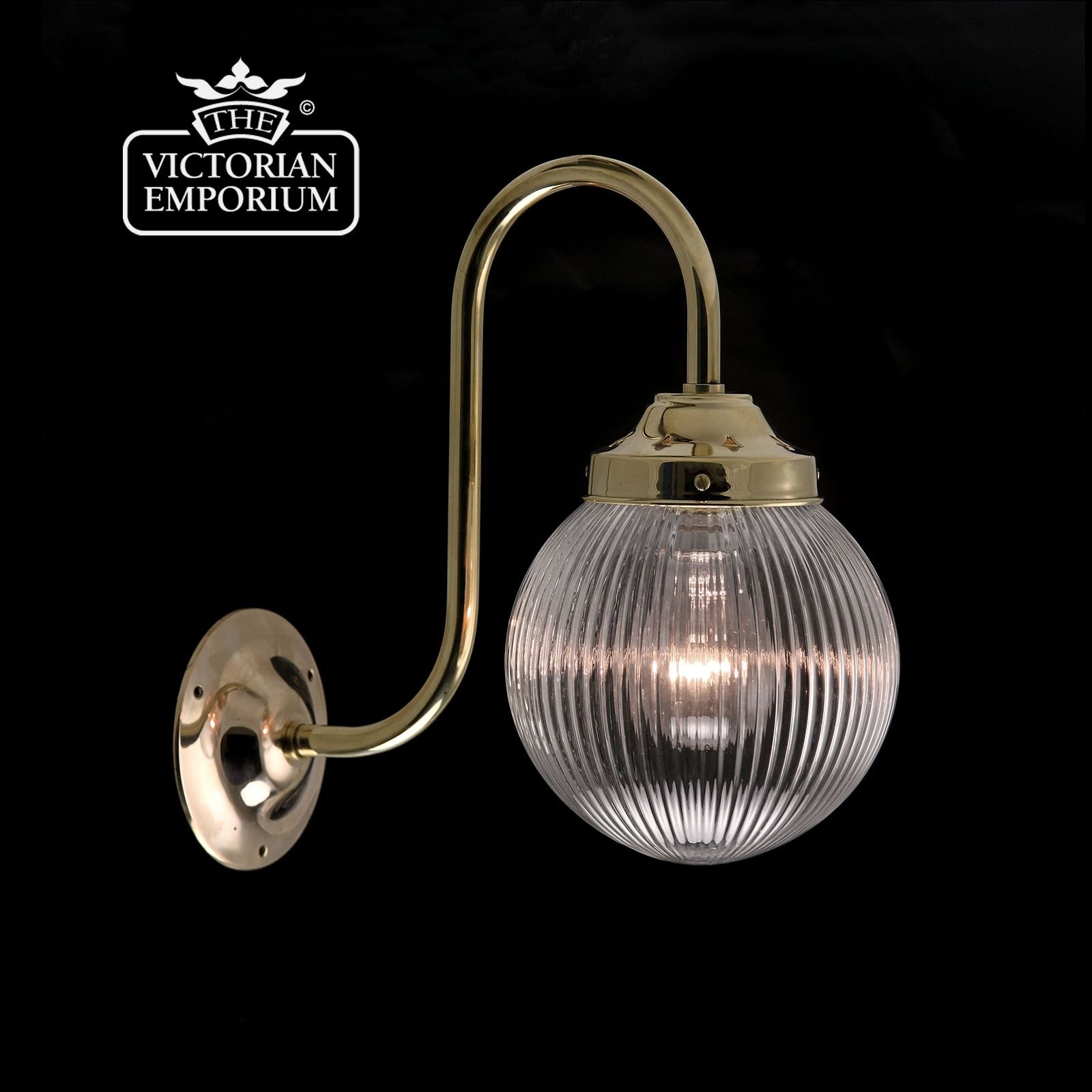 Single globe wall light with reeded glass