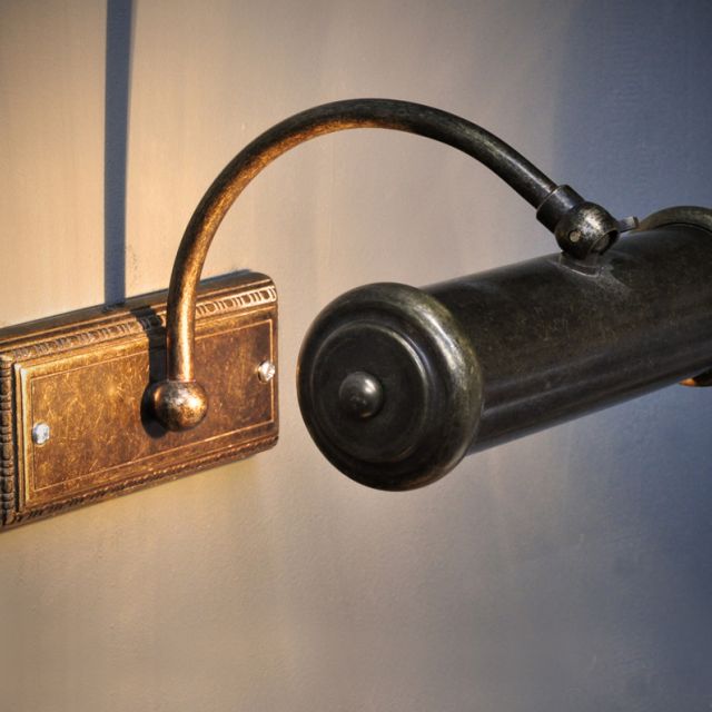Framework bracket lamp