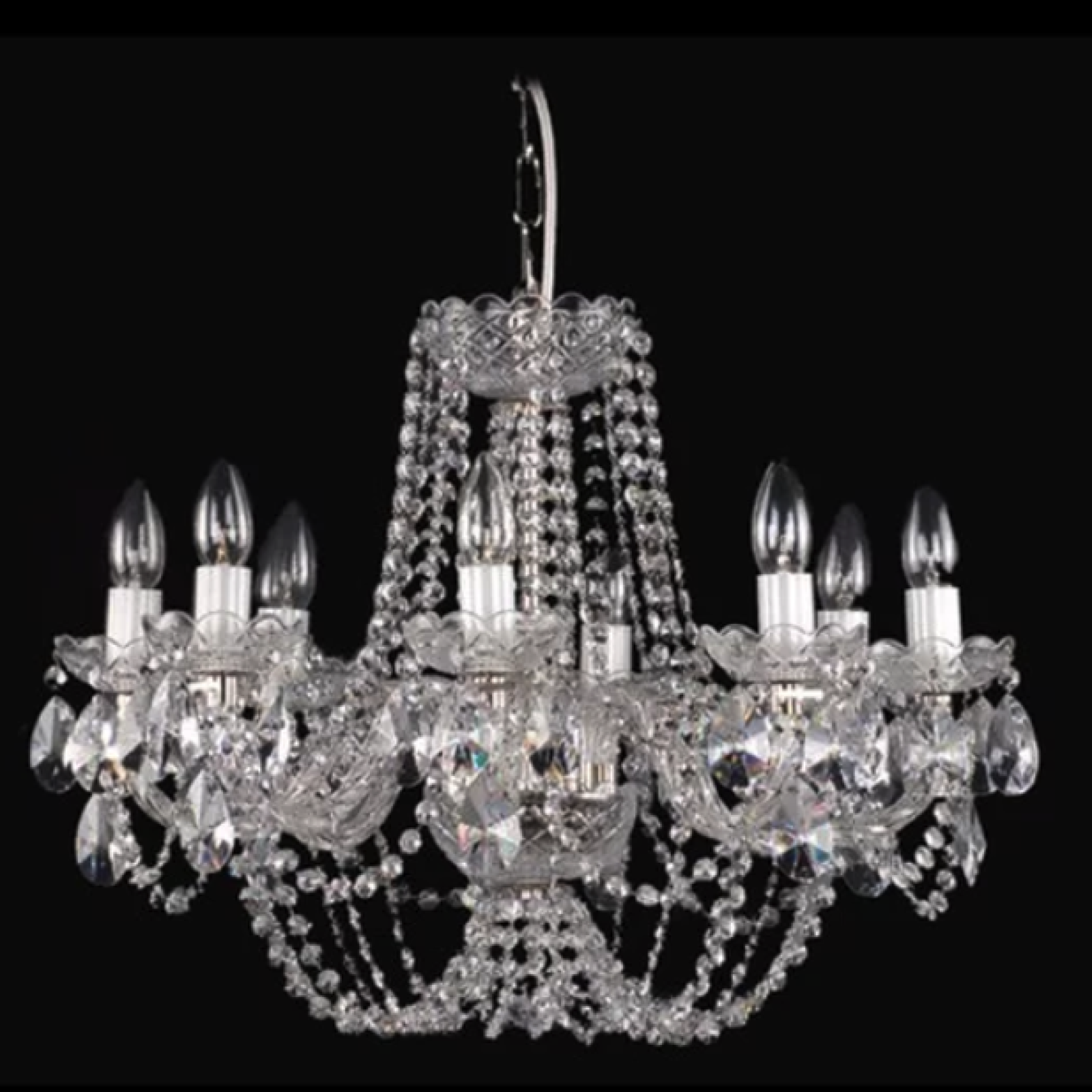 Very traditional 8 arm chandelier