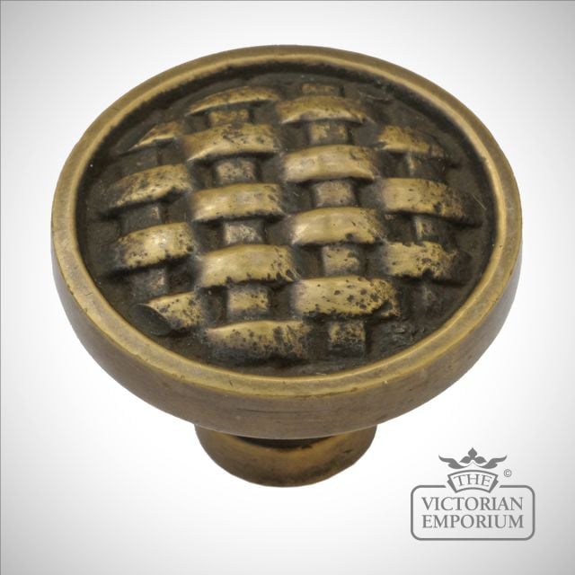 Lattice cabinet pull in antique brass