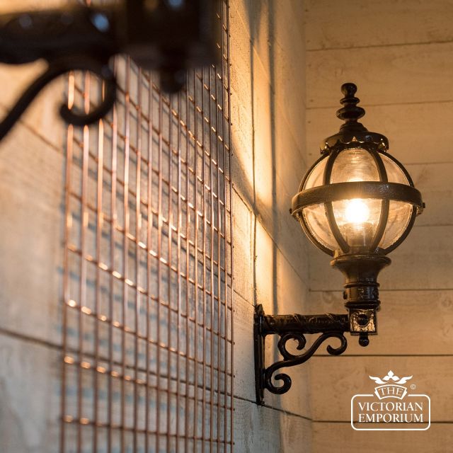 Globe Lantern On Wall Bracket 243(1)