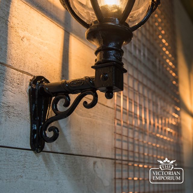 Globe Lantern On Wall Bracket 243(2)