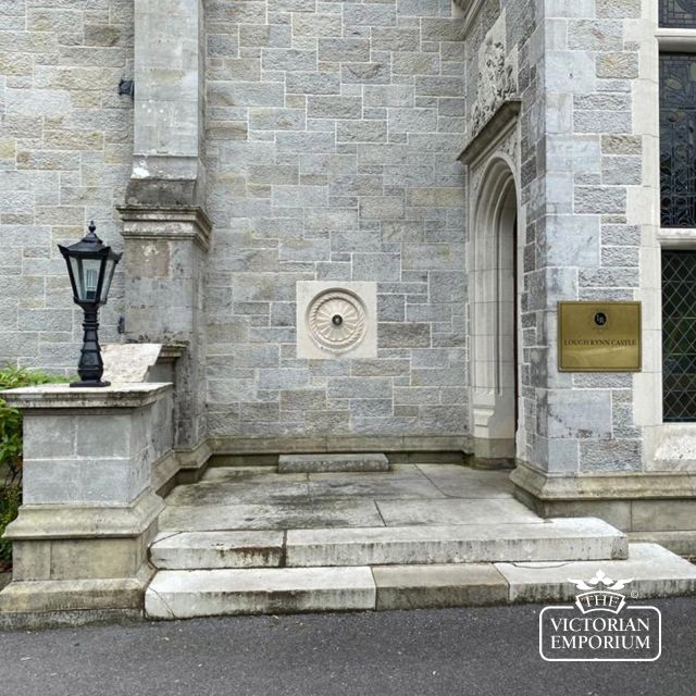 Traditional Pedistal Lampharte 8 Pedestal Light(1)