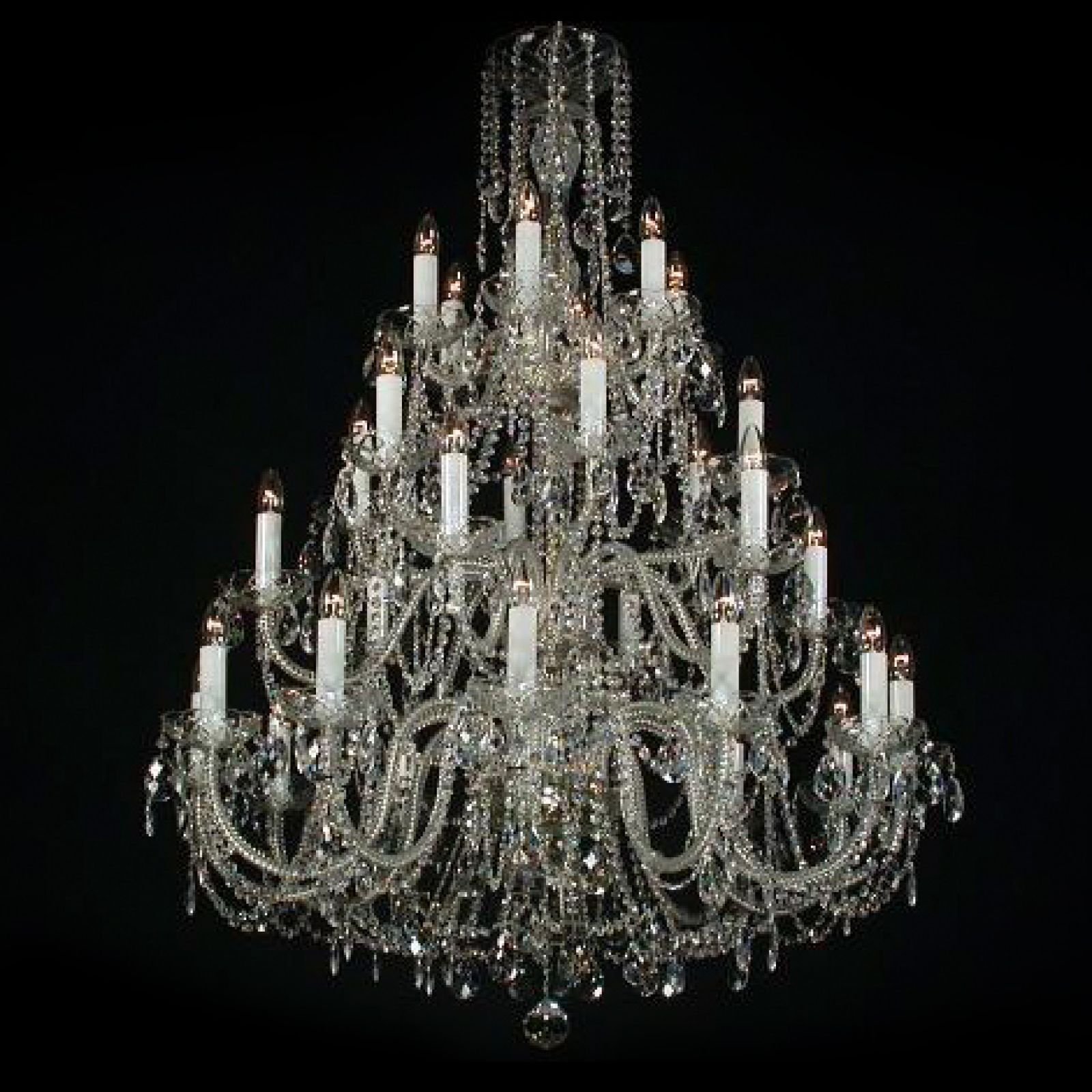 Sumptuous large chandelier