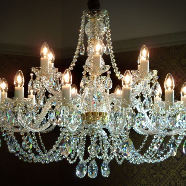 Chandelierclose