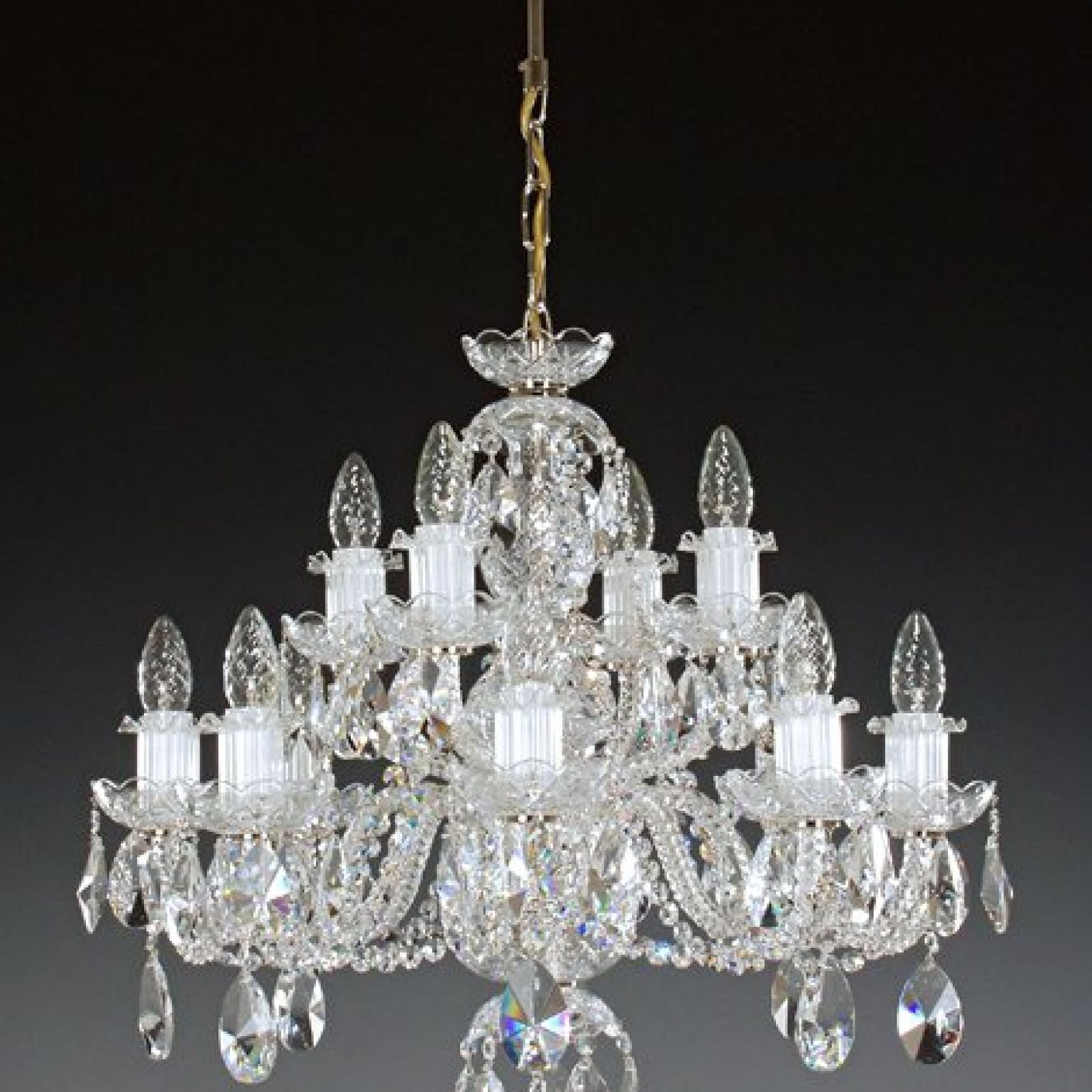 Stunning medium chandelier (kath 8+4)