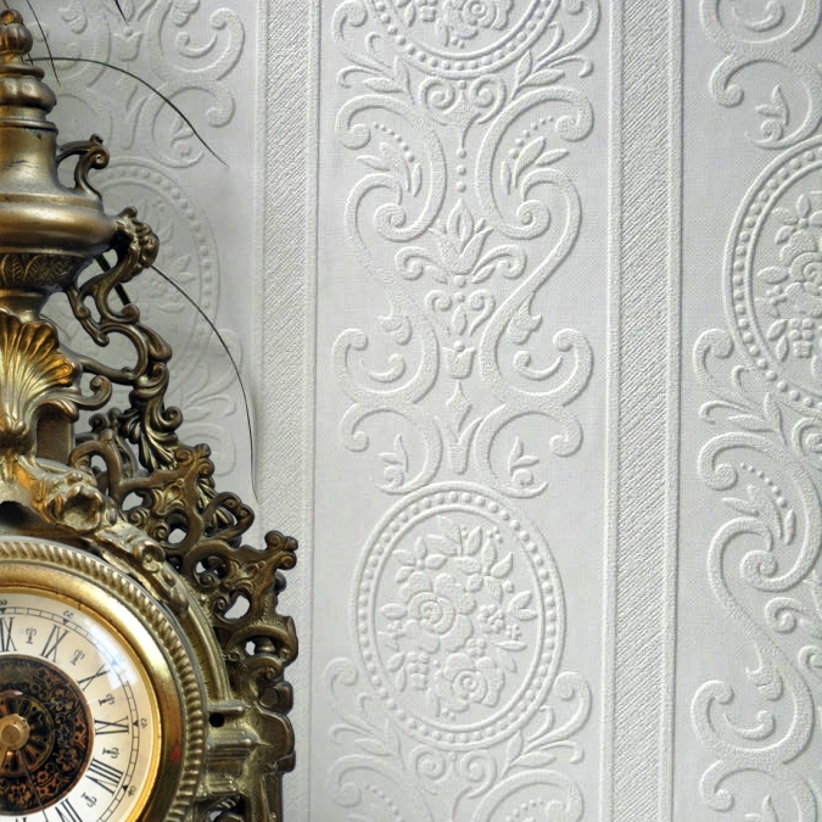 Anaglypta Wallpaper with Vertical Scroll Design Louisa VE750