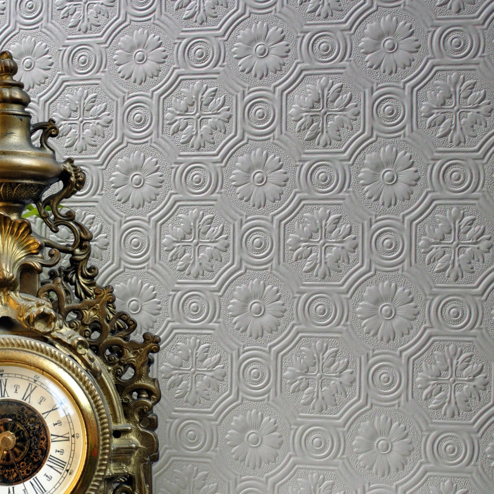 Anaglypta Wallpaper with Geometric Flowered Design VE151